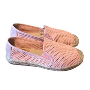 Light pink mesh shoes